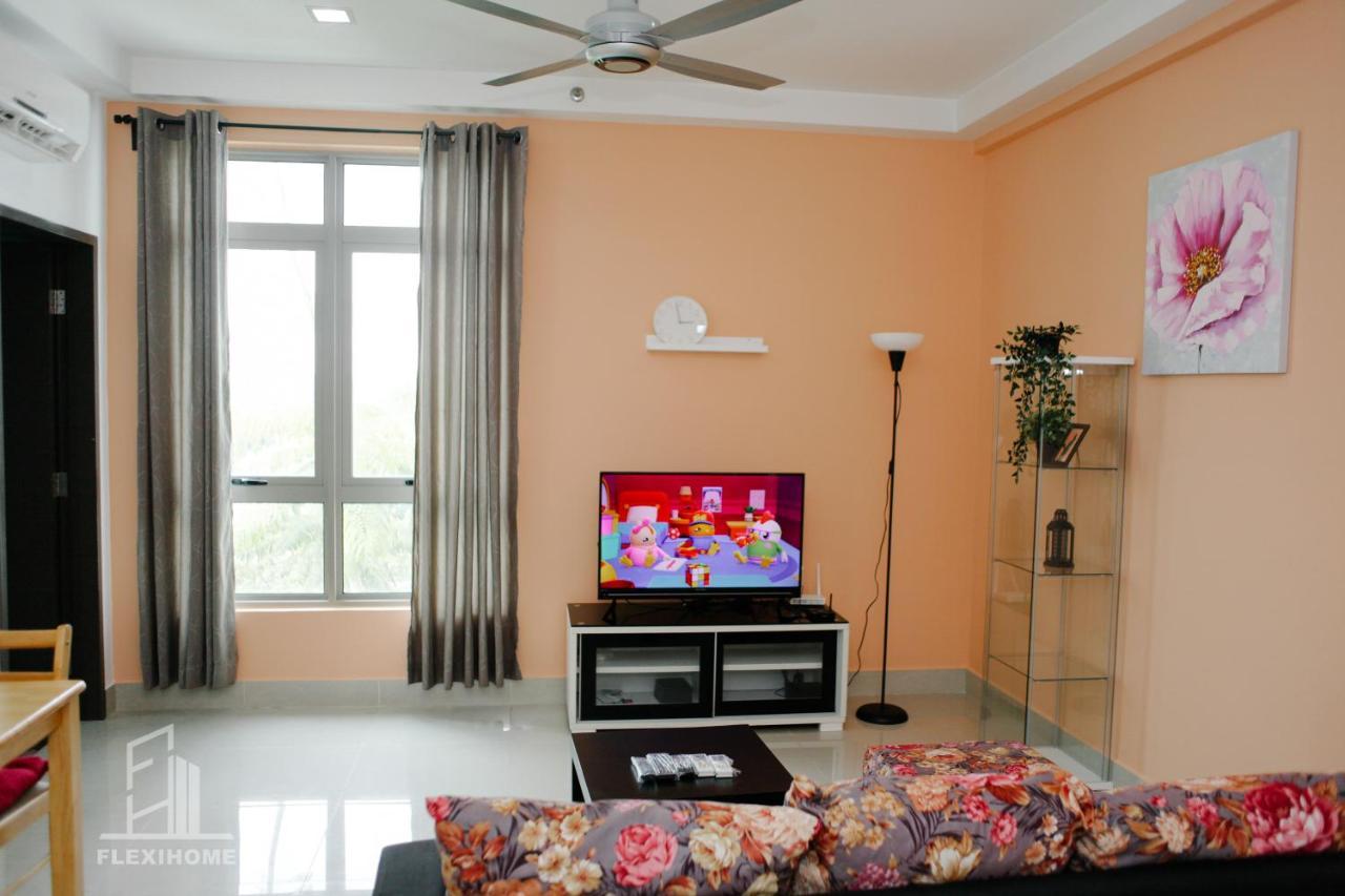 Shaftsbury-cyberjaya: Flexible Work-friendly Comfy Apartment