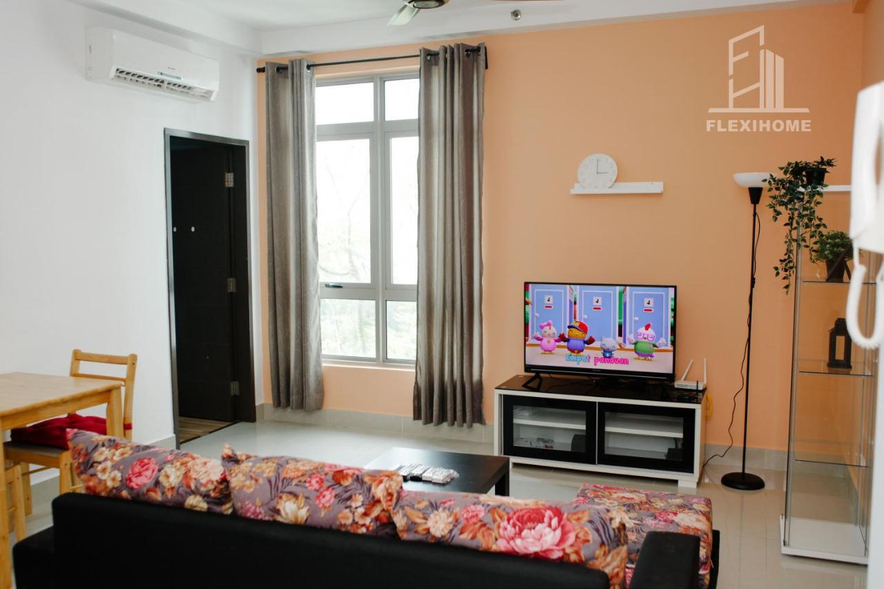 Shaftsbury-cyberjaya: Flexible Work-friendly Comfy Apartment
